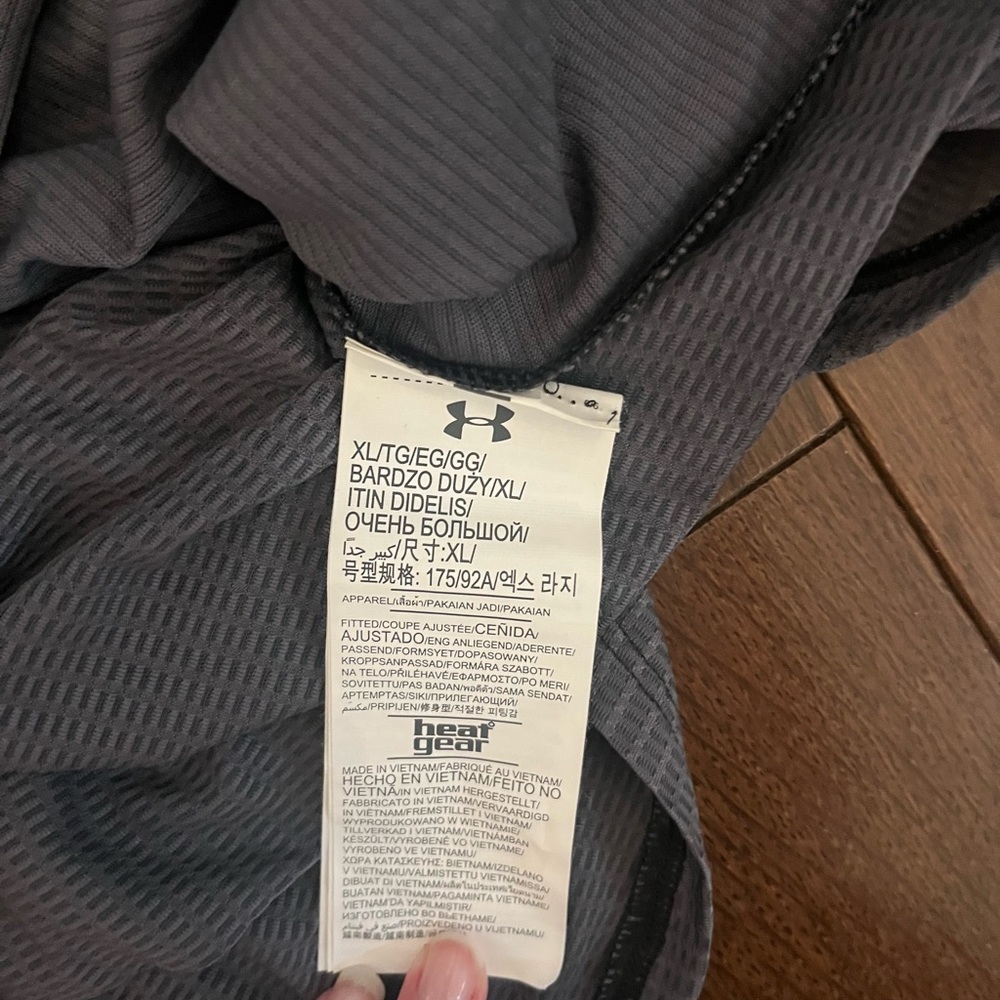 Under Armour Run Shirt – Grey - Picture 3 of 4